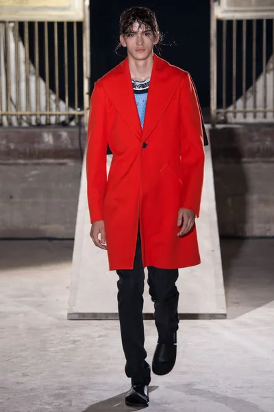 Look 10